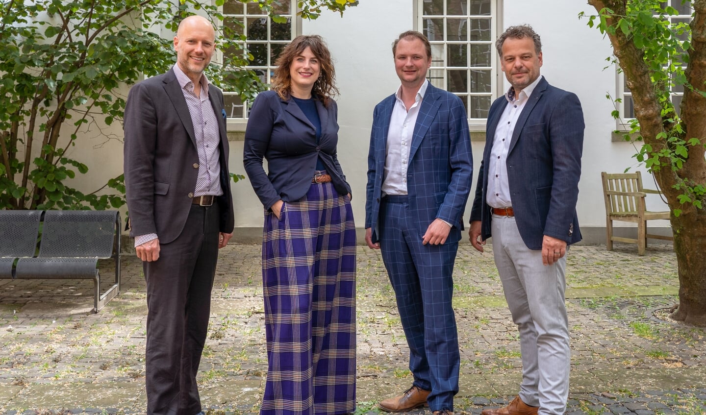 De kandidaat-wethouders, v.l.n.r.: Jasper Bloem (PvdA), Eva Boswinkel (GroenLinks), Sjoerd Wannet (D66) en Rick Verschure (Burgerbelang). Foto: PR
