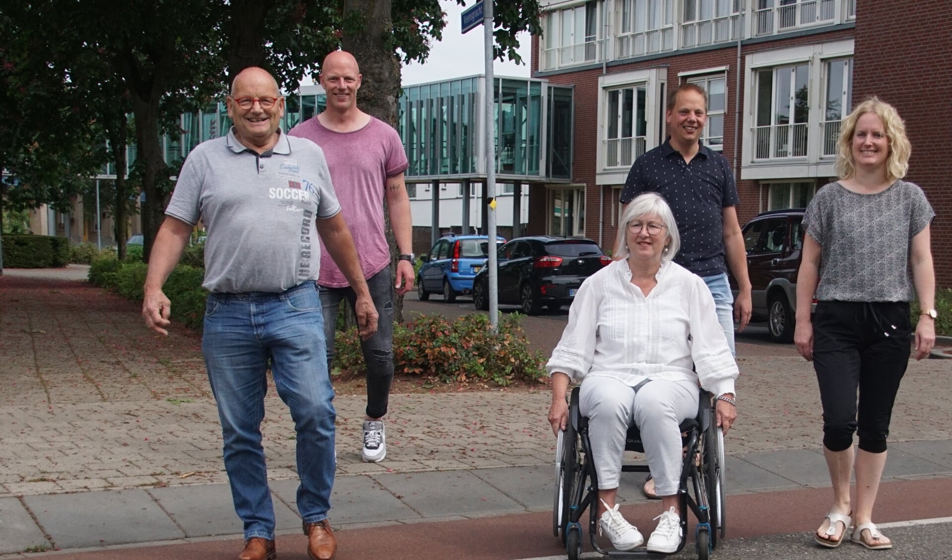 Van links af: Dirk Vreeman, Steffan Rexwinkel, Trudy Boesveld, Mark en Gaby Veerbeek. Foto: Frank Vinkenvleugel