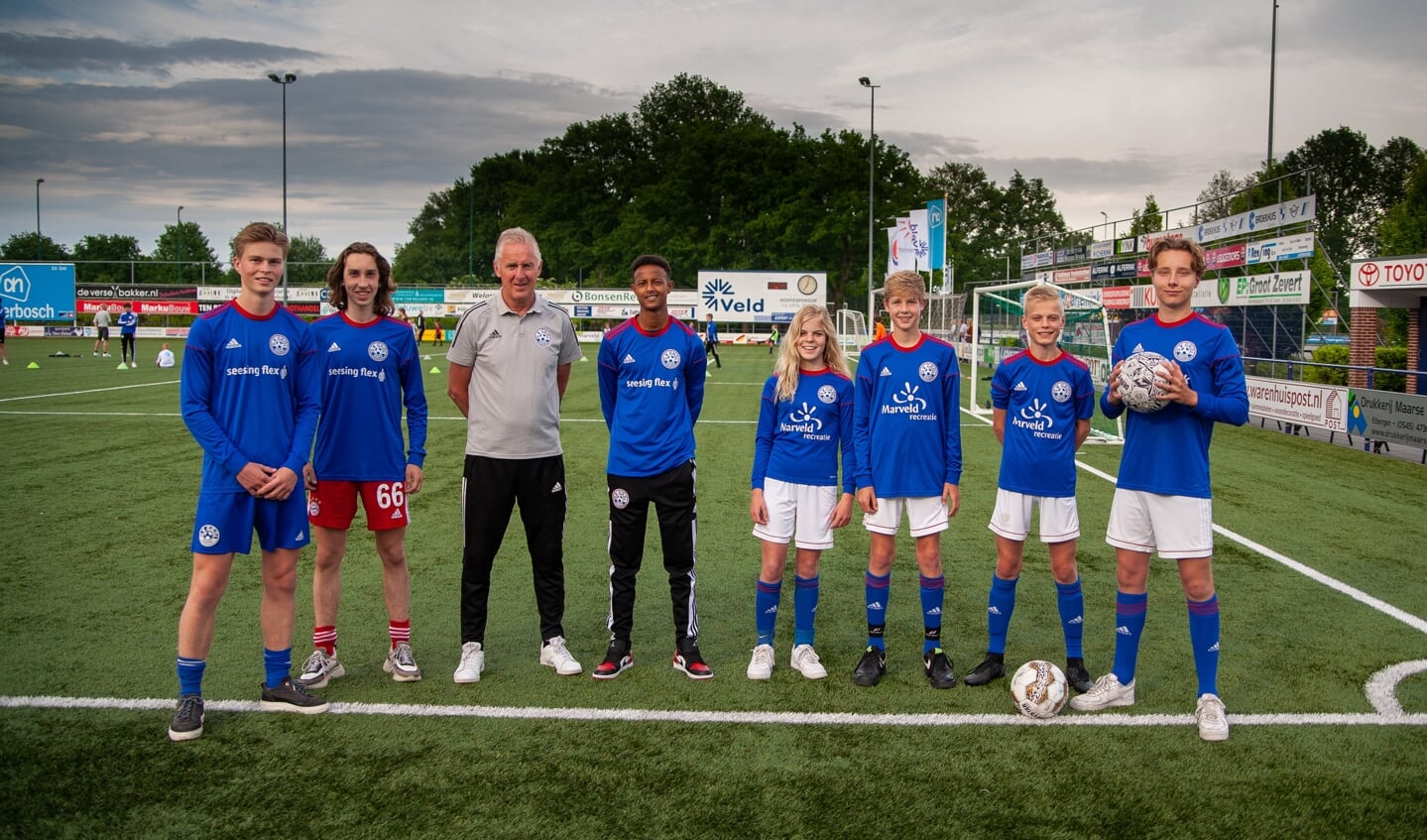 Vlnr Mark Hietland, Mick Krebbers, Jos Heutinck, Hassan Farah, Jikke Huinink, Juup Ratering, Joost Penterman en Bart Wopereis. Foto: John Ligtenberg