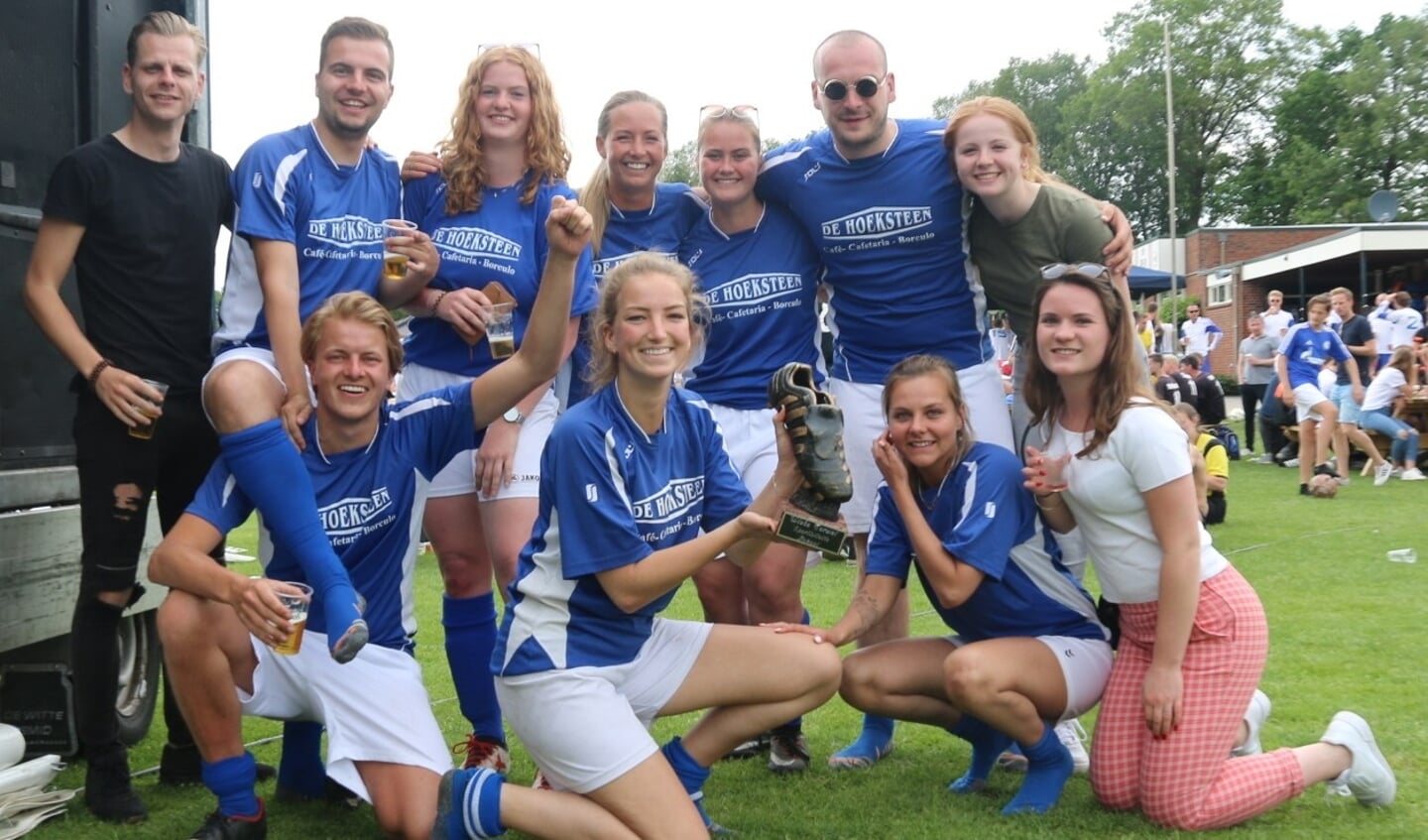 'De Hoeksteen', het sportiefste team tijdens de laatste editie  in 2019 met de Wiebe Terwel prijs. Foto: Jaime Lebbink