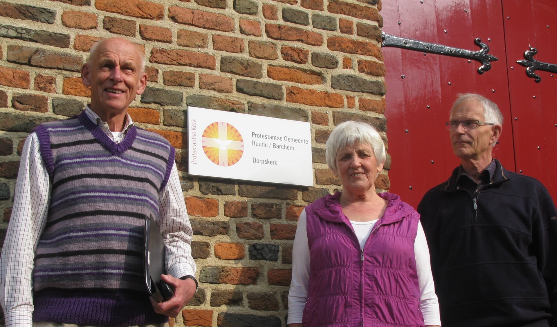 Rijk Spronk, Jannie Spronk en Hendrik Jan Oltvoort (vlnr) zijn de cantorij al veertig jaar trouw. Foto: PR