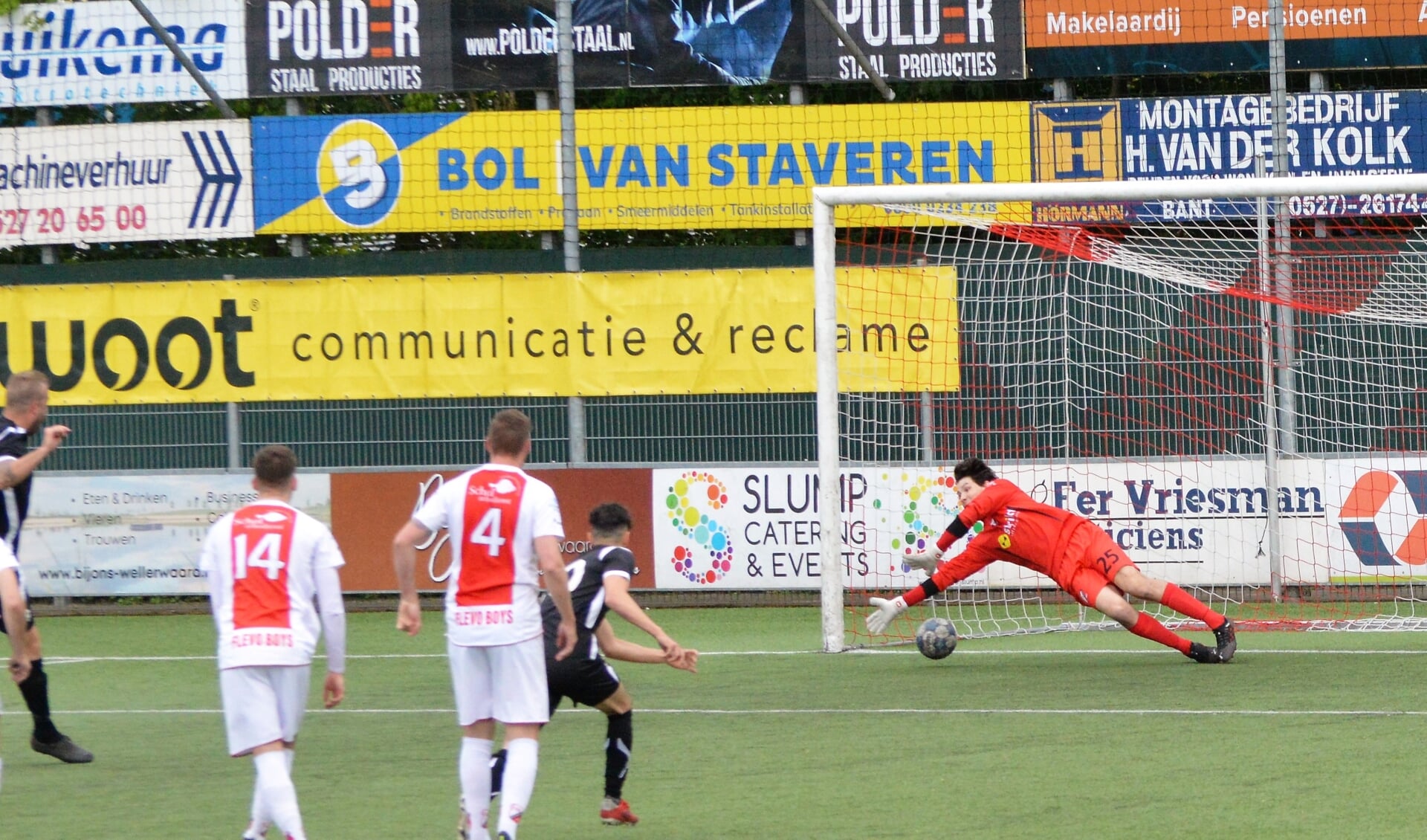 De penalty wordt verzilverd door Rik van der Eerden. Foto: PR
