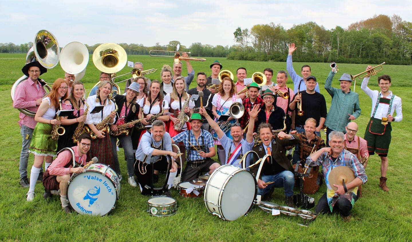 Een kleurrijk plaatje met oud en nieuw Valse Loch van de afgelopen 25 jaar.
