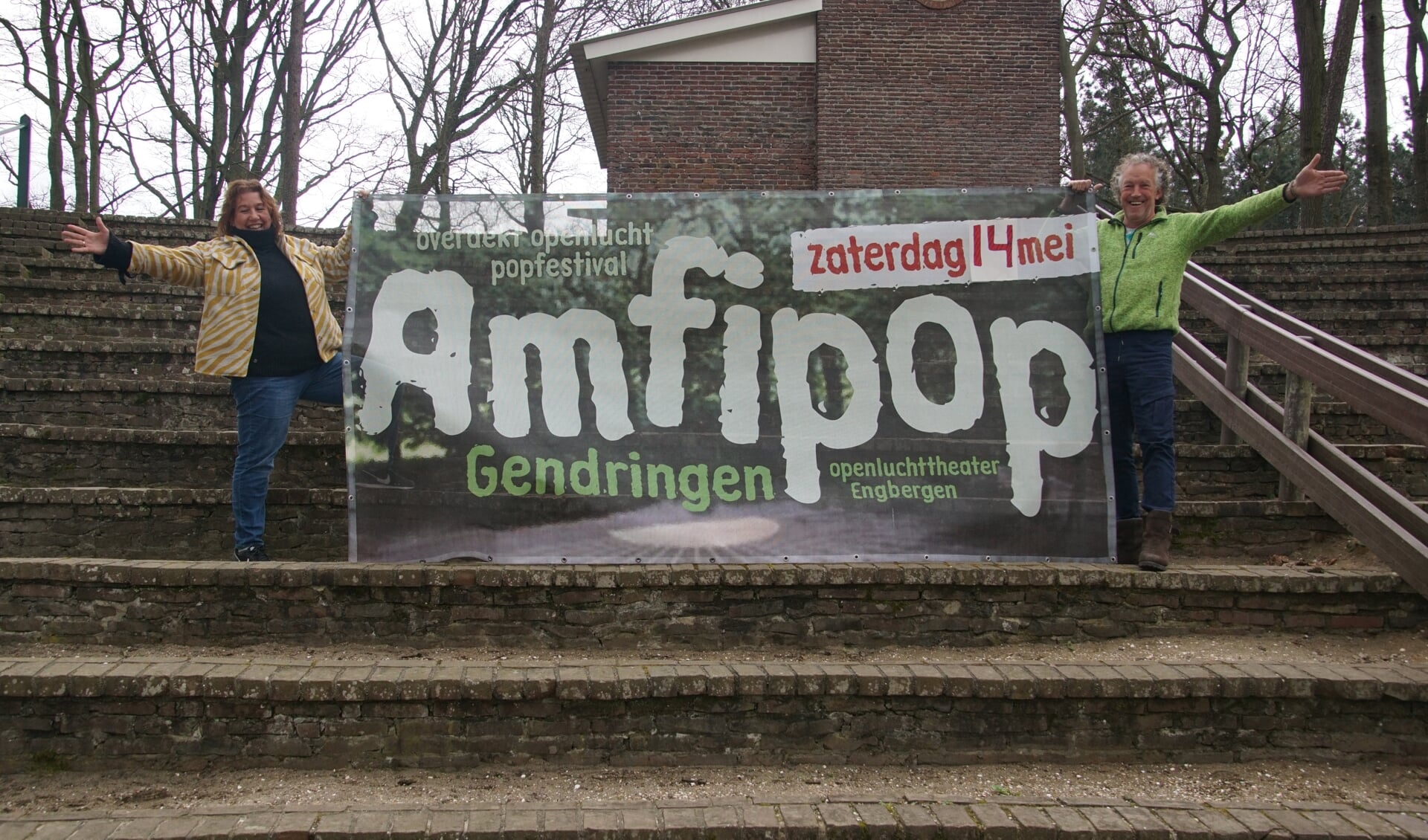 Joke Seinen en Dick Smits kondigen Amfipop aan. Foto: Frank Vinkenvleugel