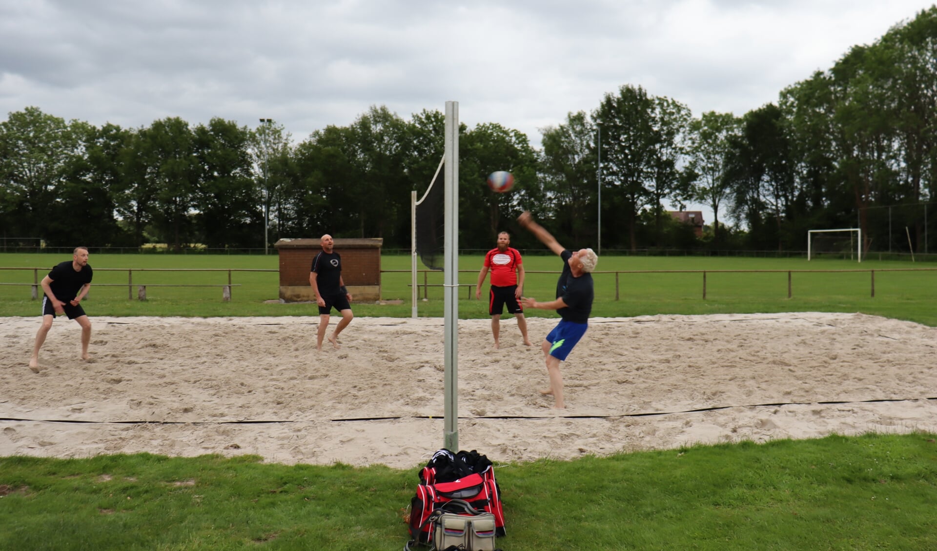 Het nieuwe beachvolleybalveld op het sportcomplex Socii aan de Lankhorsterstraat in Wichmond. Foto: Socii