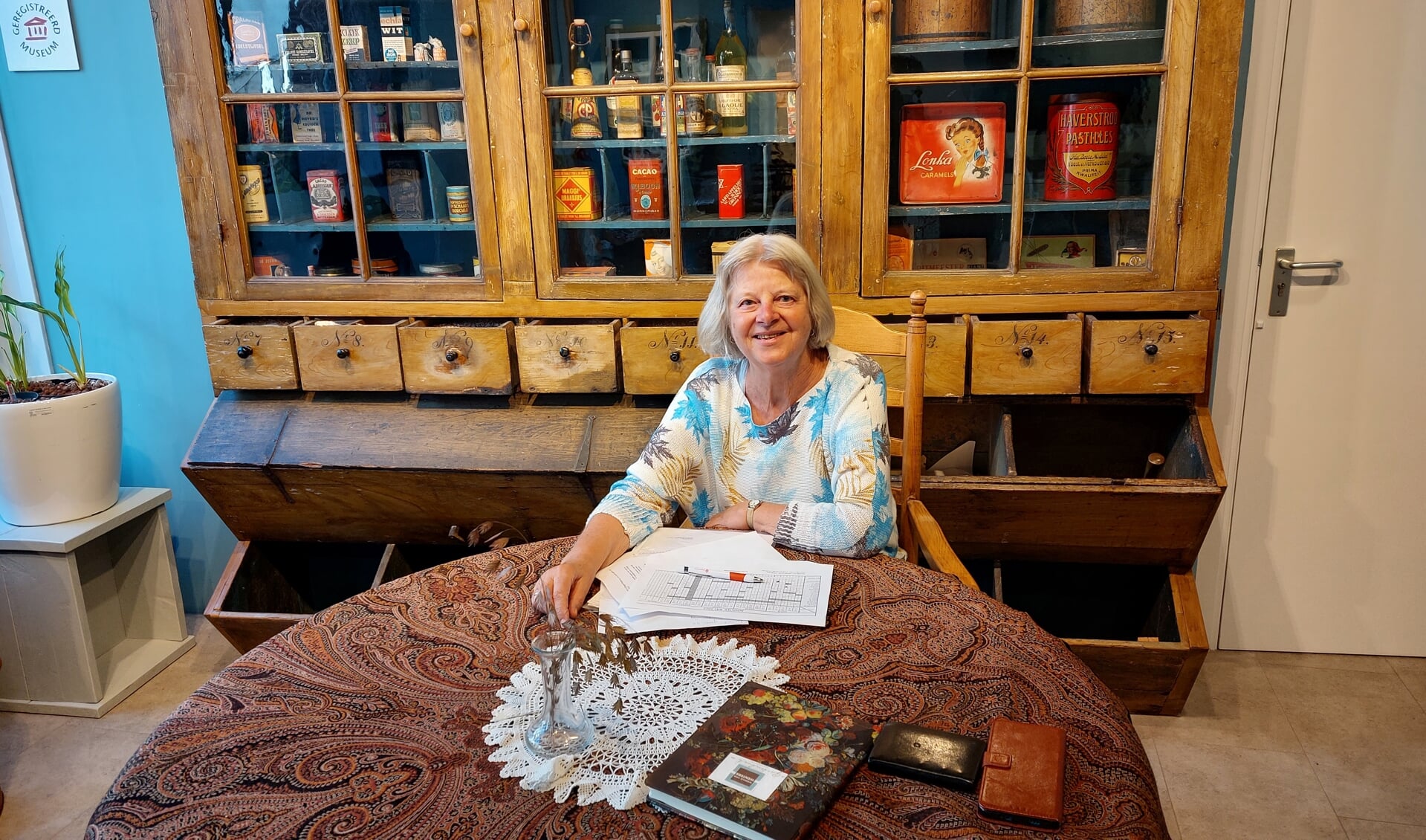 Anja Geesink-Kuipers in de ontmoetingsruimte van de Wereld van Wenters. ‘Nieuwe vrijwilligers zijn altijd welkom!’ Foto: Han van de Laar