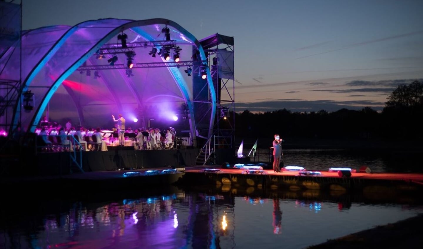 Ook in 2019 verzorgde Excelsior een Vrijheidsconcert. Toen op het water van 't Hilgelo. Foto: PR Excelsior