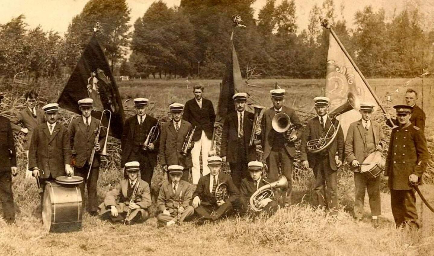 Muziekvereniging Excelsior, circa 1925 - 1930. Foto: met dank aan Hans Schutte