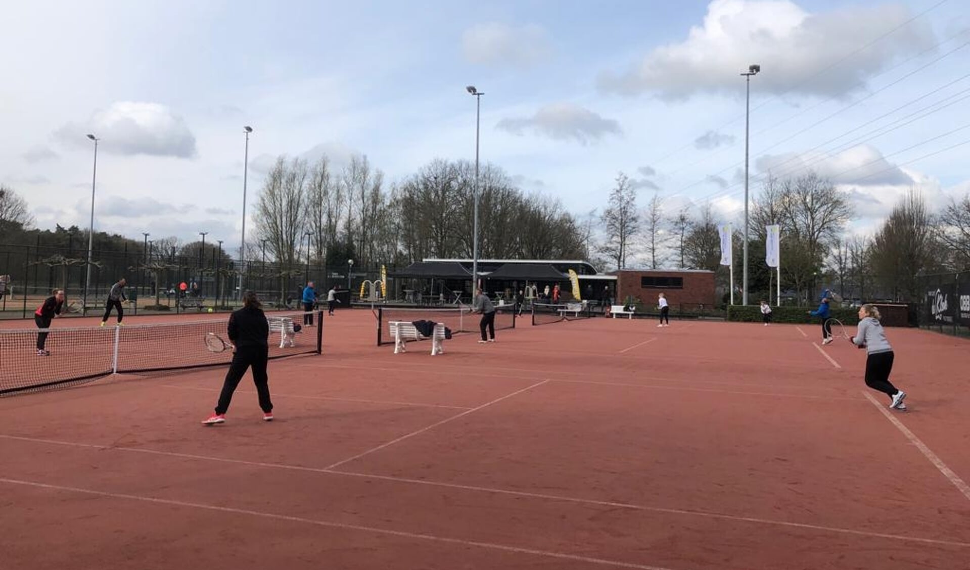 Tennisvereniging Mallumse Molen  viert het vijftigjarige bestaan op Sportpark De Bijenkamp