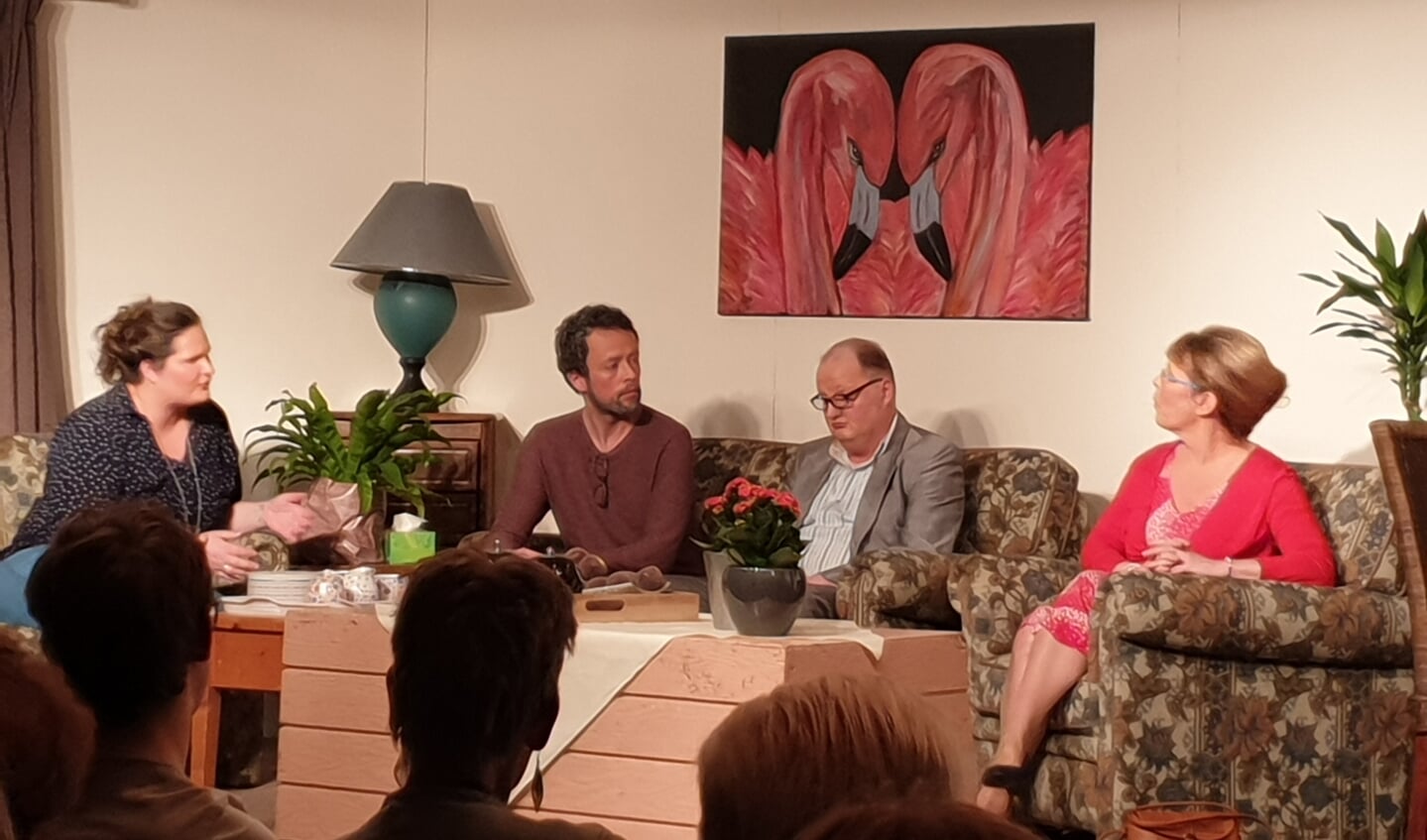 Toneelvereniging Irene in betere tijden toen men nog voor volle zalen van café Heutinck in Mariënvelde speelde. Foto: PR.