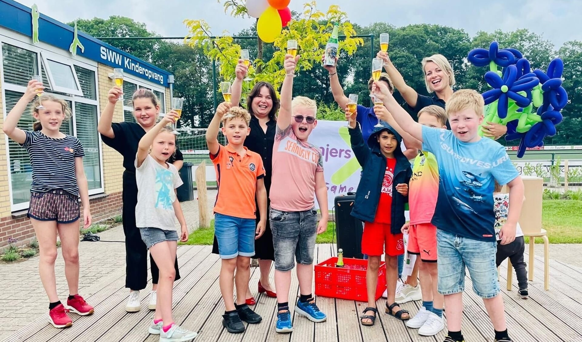 De kinderchampagne werd ontkurkt bij BSO Kicken. Foto: PR SWW