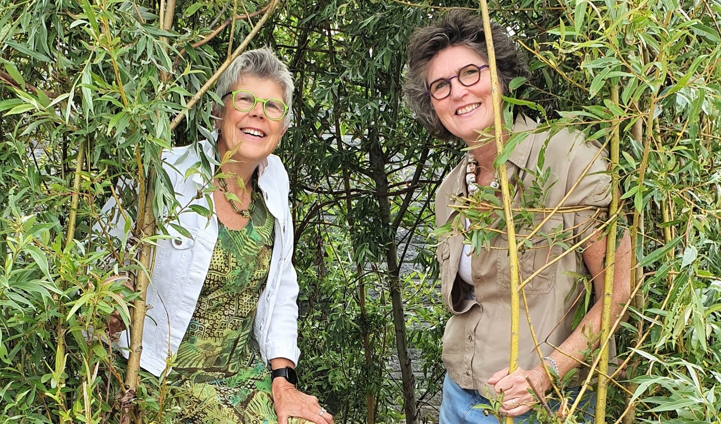 Frida Meints en Babette Bijloo-Kaal nemen met een gerust hart afscheid van De Garve. Ze blijven op de arbeidsmarkt zeker nog actief, omdat ze die nog veel te bieden hebben. Foto: Alice Rouwhorst