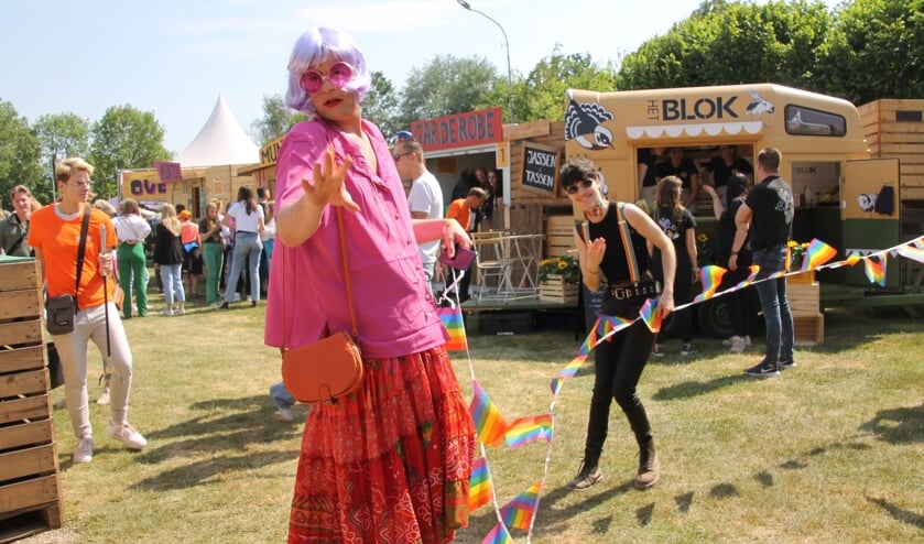 Travestiet in de pride op Over de Top festival 2022