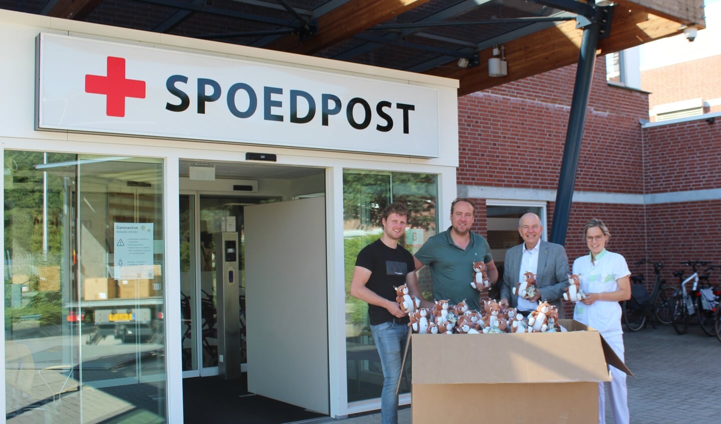 Spoedeisende Hulp SKB ontvangt 1000 knuffeltjes. Foto: PR