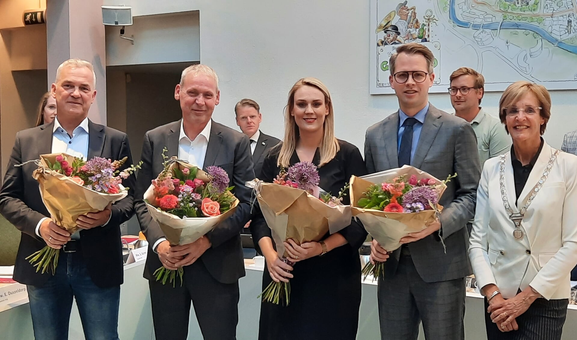 Het nieuwe college van de gemeente Oost Gelre vlnr wethouder Arjen Schutten, wethouder Jos Hoenderboom, wethouder Ellen Dusseldorp, wethouder Bart Porskamp en burgemeester Annette Bronsvoort. Foto: Kyra Broshuis