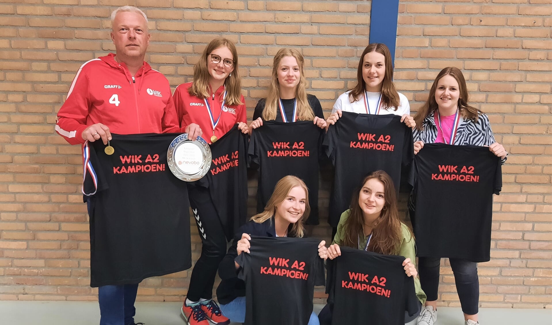Team MA2: (staand) Jeffrey Steentjes (trainer/coach), Majka Bremer, Emma Steentjes, Esmee Lieverdink en Mirron Kuperij, (hurkend) Lynn Vervelde en Meike Meijer. Foto: Diny Nijkamp
