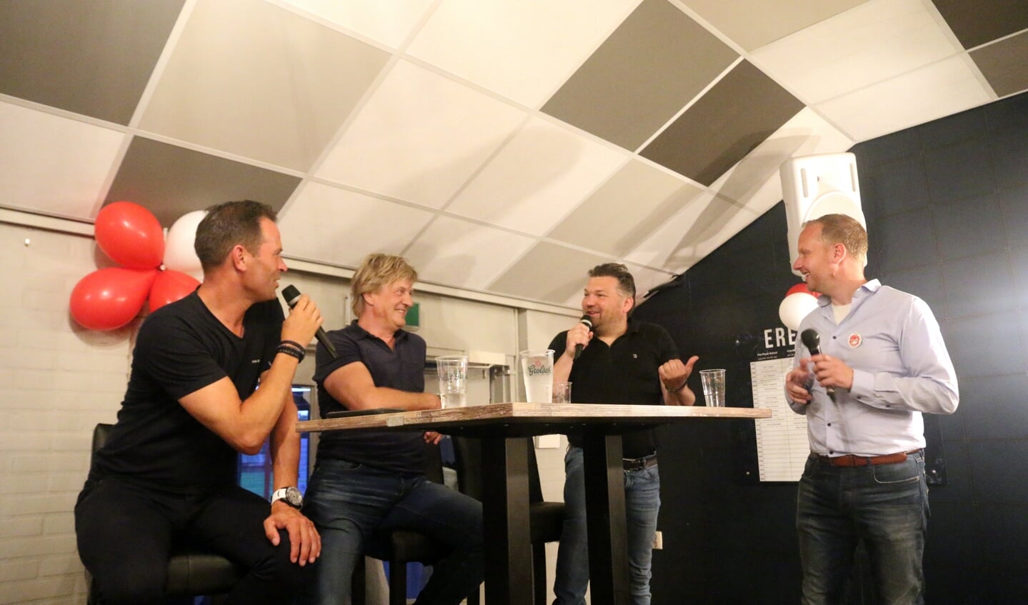 Het sportcafé met Bas Nijhuis en Wim Kieft. Foto: Jaime Lebbink
