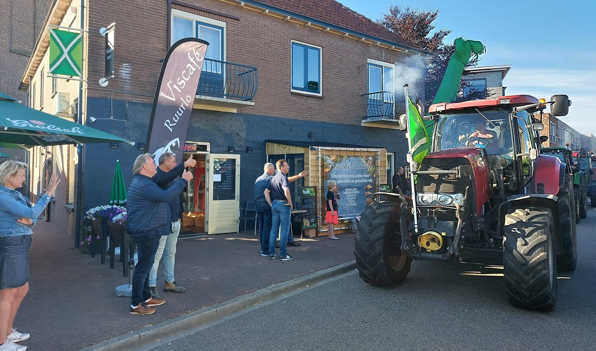 Meer dan 300 Achterhoekse boeren kwamen langs bij het Ruurlose viscafé van Saïd Bahad .Foto: PR