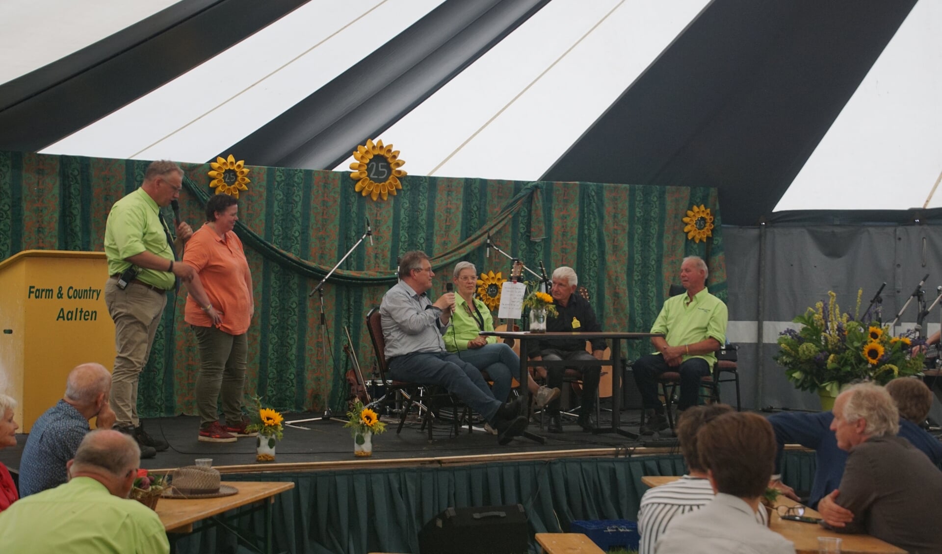 Het panel vertelt mooie verhalen tijdens de opening van de Farm & Country Fair. Foto: Frank Vinkenvleugel