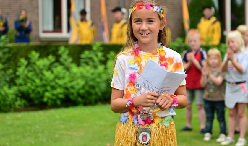 Jeugdburgemeester Lisa Ankersmid opent de 55ste optocht in Keijenborg. Foto: Achterhoekfoto.nl/Paul Harmelink