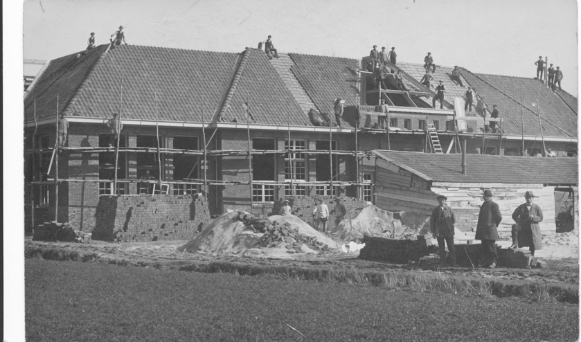 De bouw van de St. Jozefschool. medio 1922. Archieffoto