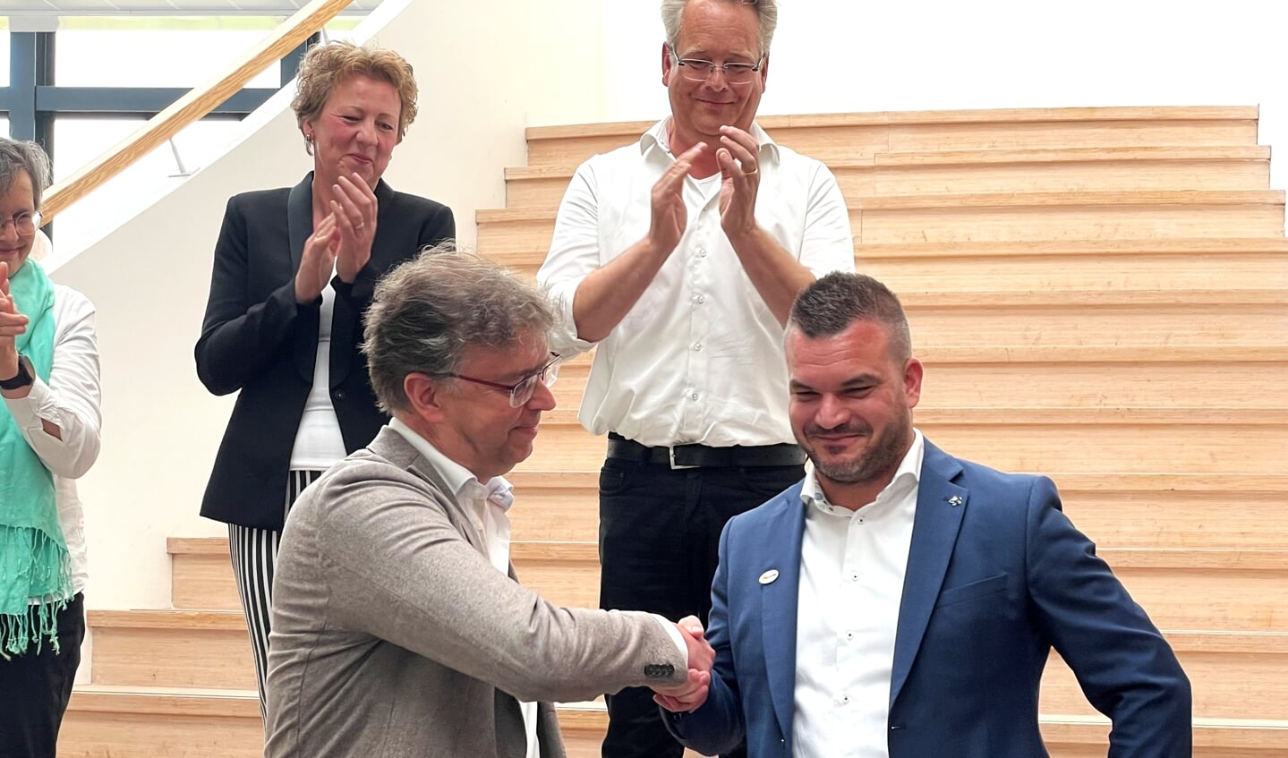 Henk van Zeijts (links) en Robert Bosch namen afscheid als wethouder van de gemeente Lochem. Foto: Henri Bruntink