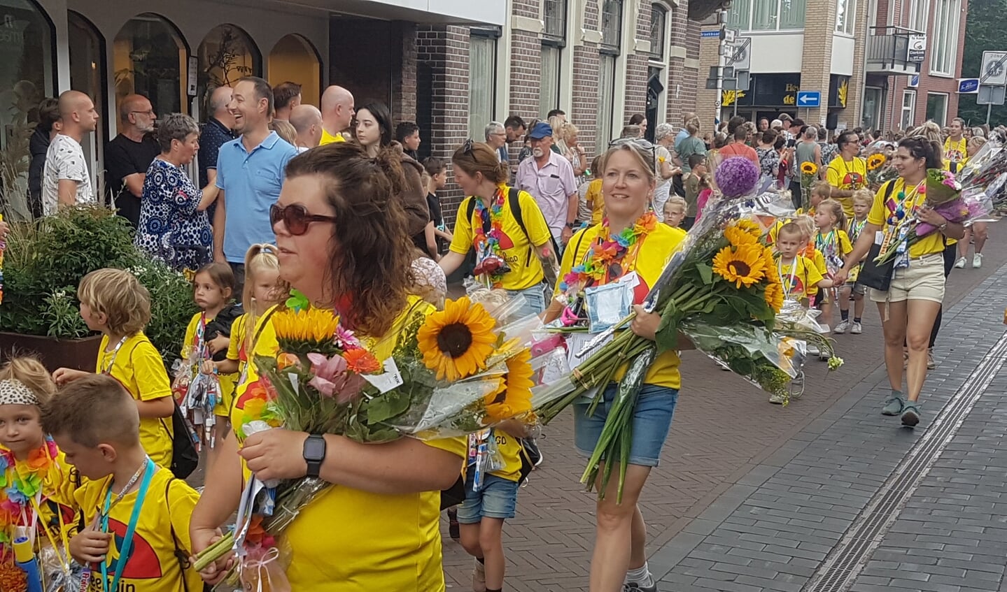 De deelnemers aan de Avond4daagse 2022 leggen de laatste loodjes af. Foto: Mark Ebbers