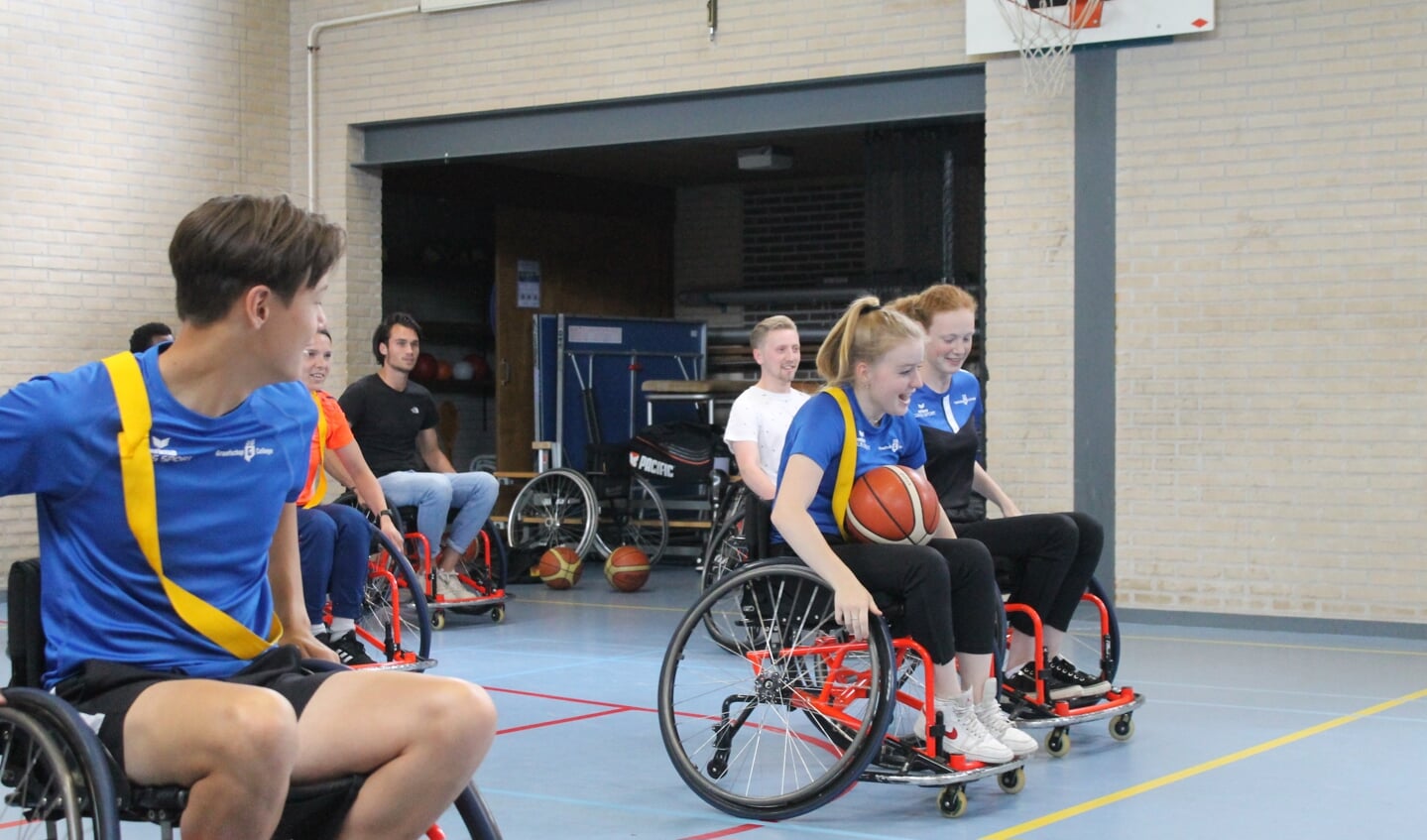 Leerlingen enthousiast tijdens een de rolstoelbasketbal Experience bij VSO Klein Borculo. Foto: PR