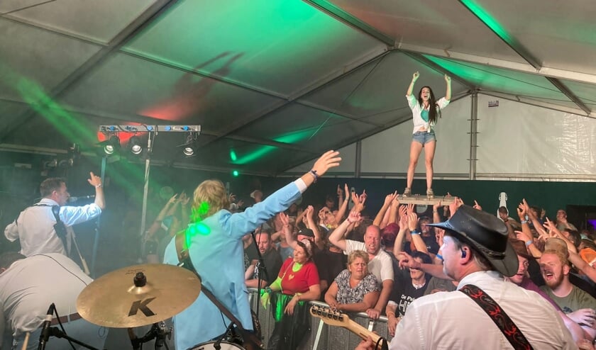 Sfeerbeeld Café De Schans, vrijdagavond. Foto: De Paloma's