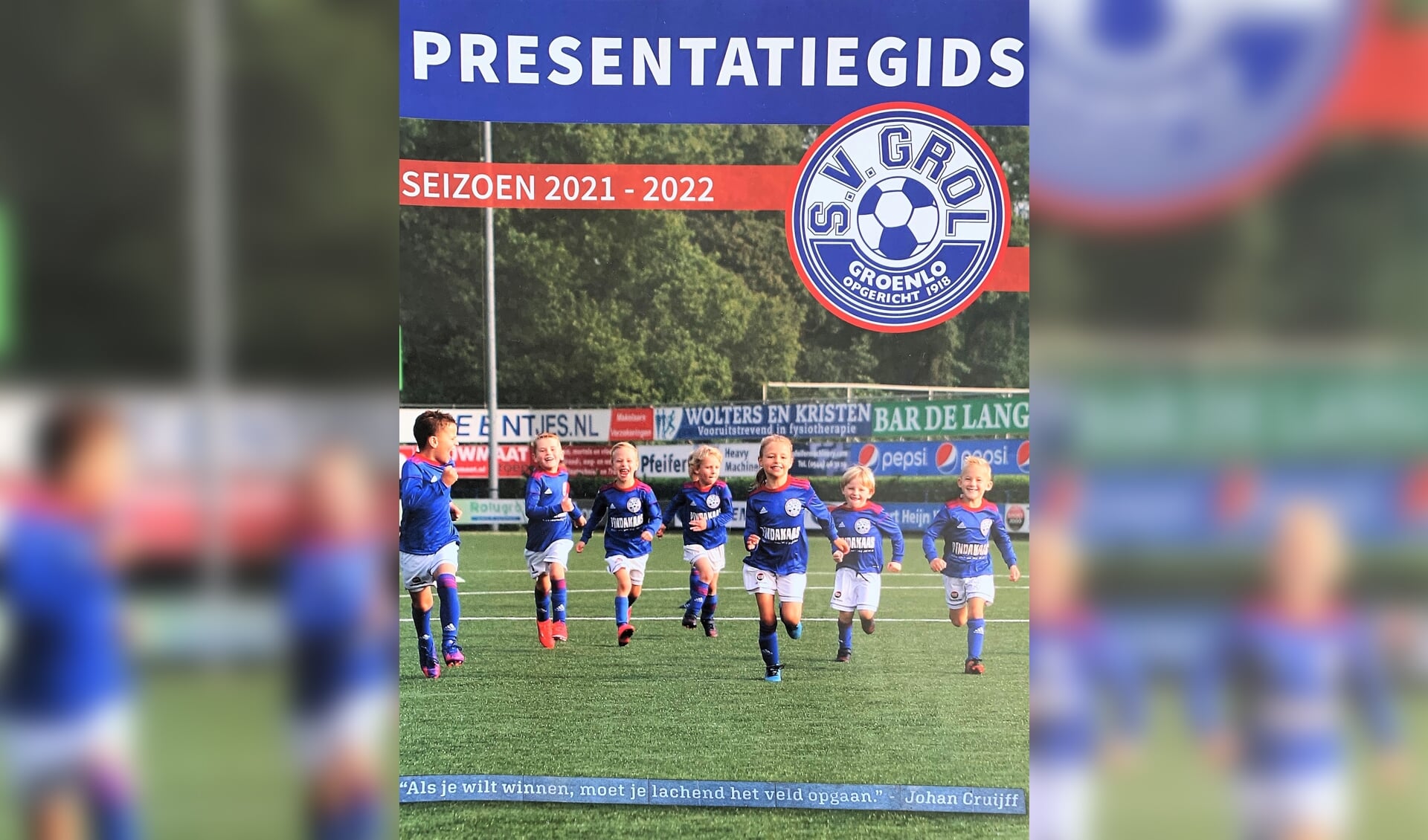 De cover van de presentatiegids seizoen 2021-2022 van S.V. Grol. 