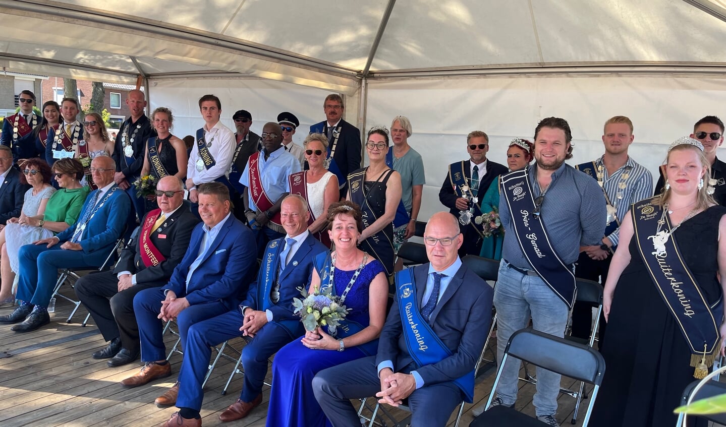 De meeste Koningsparen moesten drie jaar wachten voor ze tijdens het defilé op het erepodium mochten plaatsnemen. Foto: Karin van der Velden