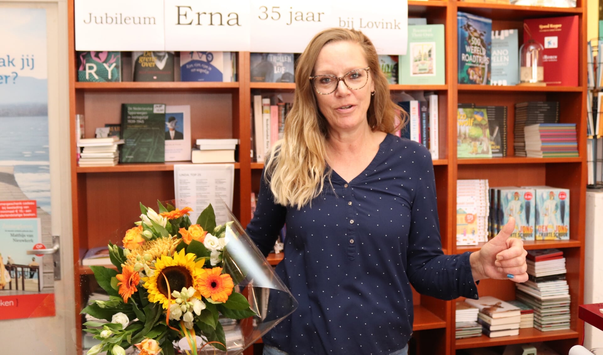 Erna Wondergem, al 35 jaar werkzaam bij boekhandel Lovink. Foto: Arjen Dieperink