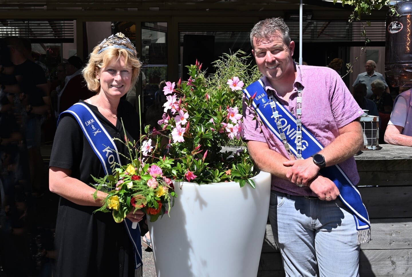 Schutterskoning Hengelo 2022 Jan Willem van der Velde met zijn koningin Marije. Foto: Toon Roelofsen