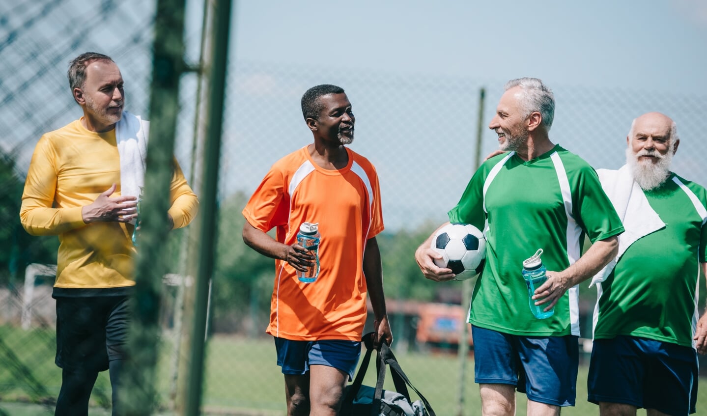 Hoe zorg je nu dat iemand met dementie op een goede manier kan blijven meedoen bij je vereniging? Foto: Getty Images/iStockphoto