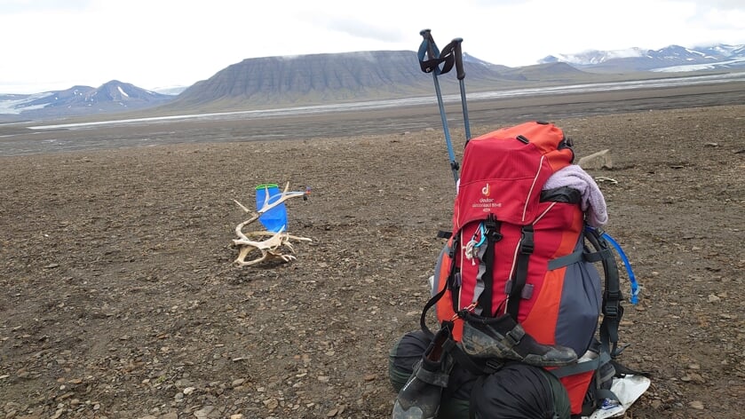 De uitrusting van de expeditieleden: 22 kilo op je rug. Foto: Eigen foto