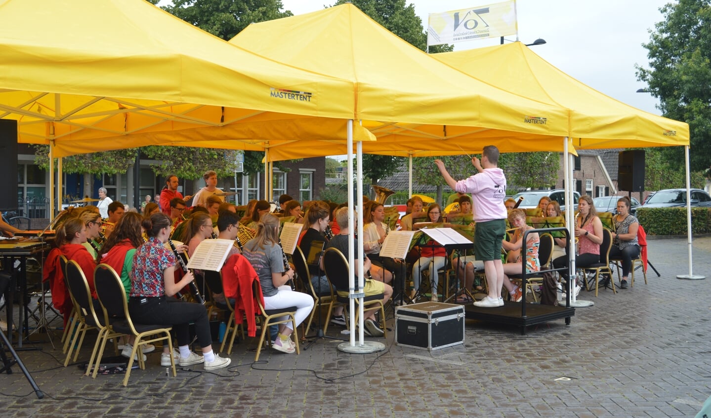 Het ZomerOrkest Nederland speelde op de Markt in Vorden. Foto: Joanne Lam