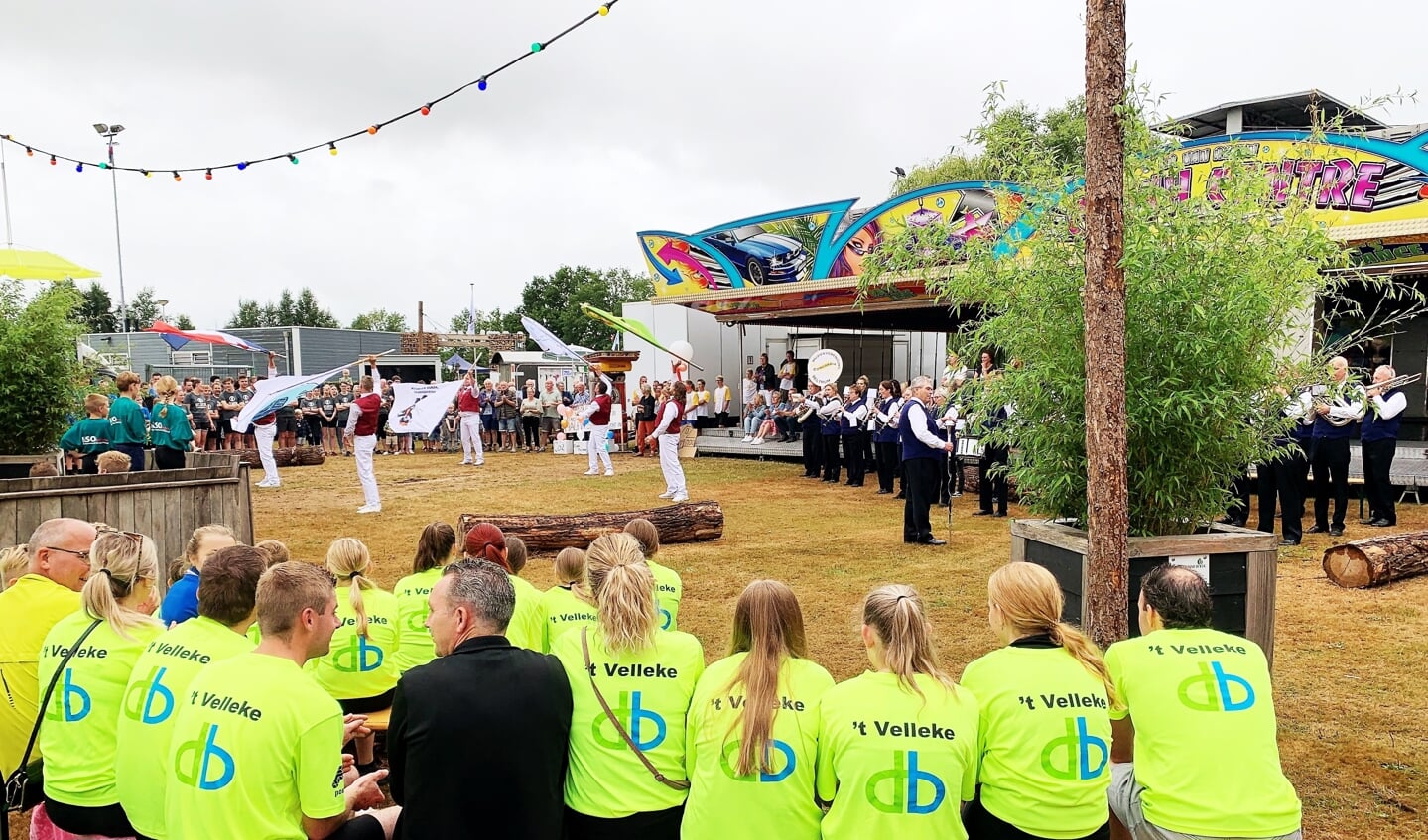 De traditionele opening van de kermis in Voor-Beltrum op de maandagmorgen. Foto: Theo Huijskes
