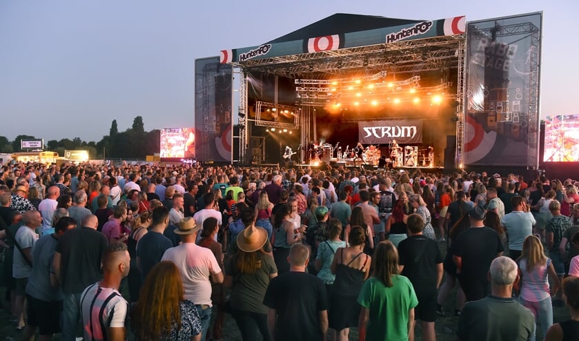 Scrum tijdens Huntenpop tribute night op vrijdag.