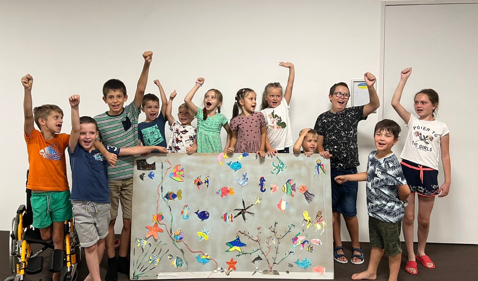 Tijdens een creatieve middag voor de kinderen uit Oekraïne werd door kinderen uit Zeddam en ‘s-Heerenberg een aquarium geknutseld. Foto: PR