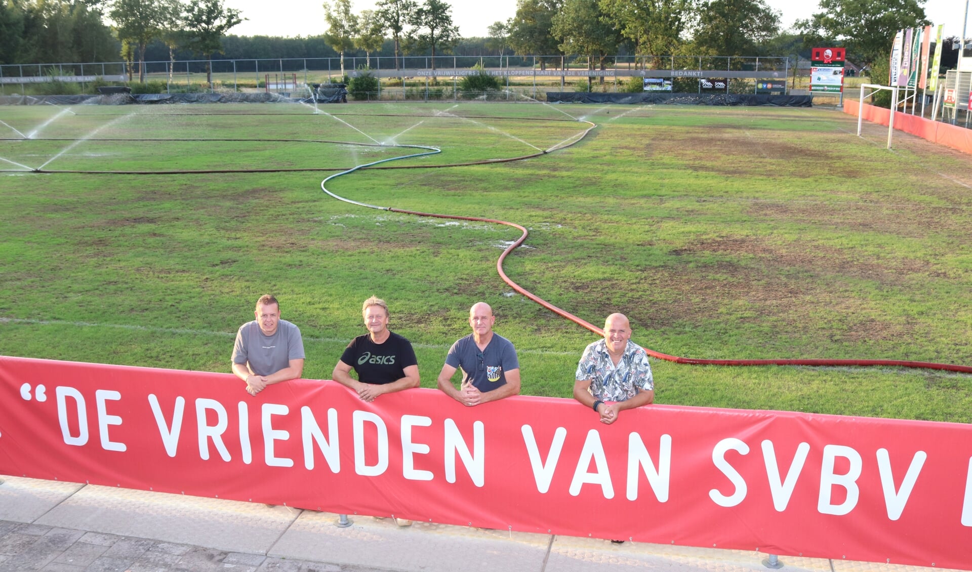 Het bestuur van 'De vrienden van SVBV': vlnr: Hans Oplaat, Bert Dinkelman, Mike Lemmers en Alex Welbergen. Niet op de foto Jan Teunissen. Foto: Arjen Dieperink
