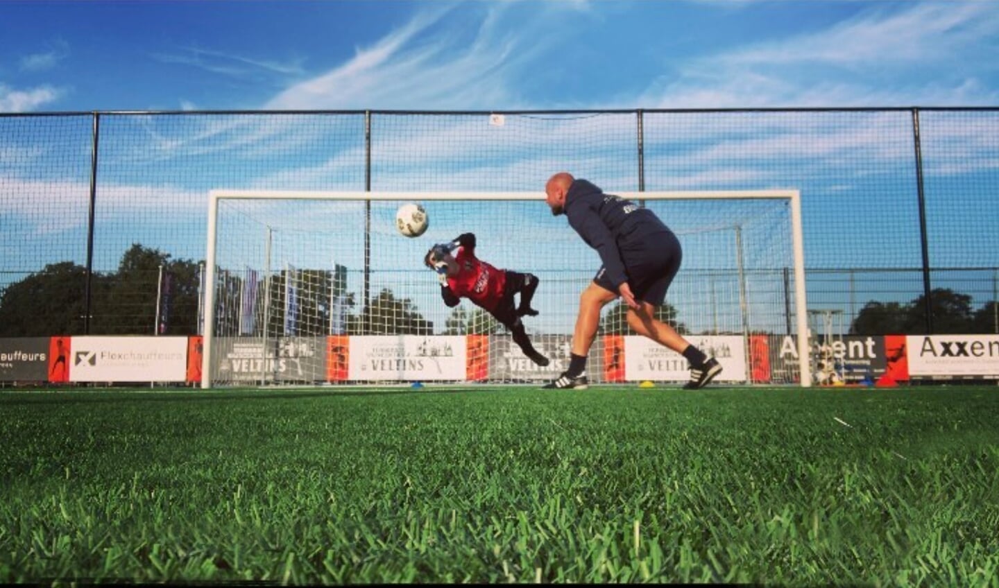 Kevin Swarthoff (r) geeft al jarenlang bij de prof keepers trainingen. Foto: PR
