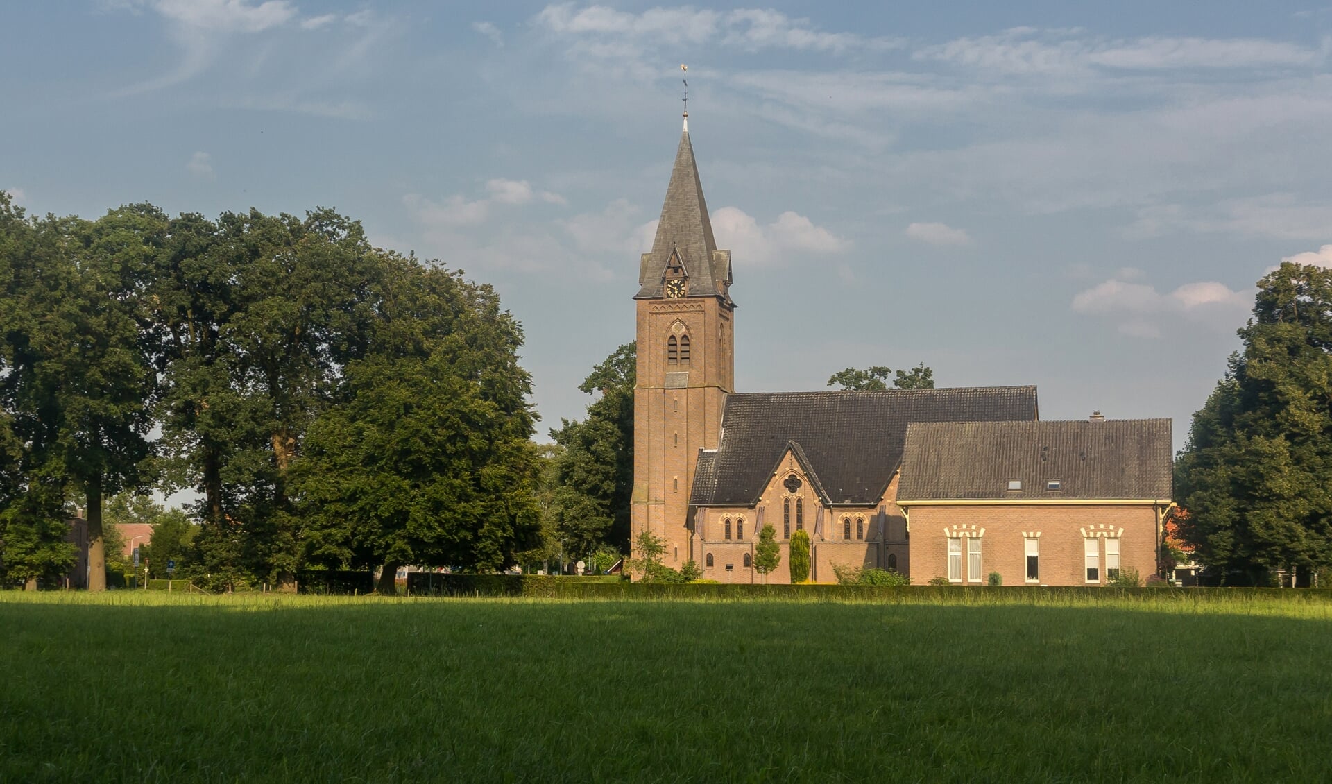 Als de Sint Willibordkerk aan de eredienst onttrokken is, kunnen er, zolang het gebouw nog niet verkocht is, nog wel gebedsvieringen gehouden worden. Foto: PR