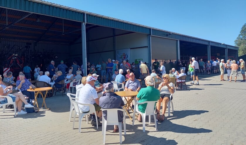 Bij boerderij 'De Meikever van de familie Lievestro werden de deelnemers koffie en thee aangeboden.