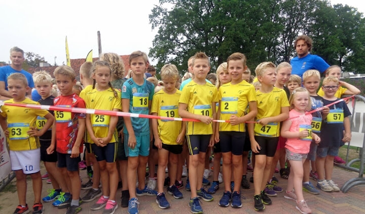 De jongste talenten staan startklaar bij de leditie van 2019 van de Twee Bruggenloop. Foto: Joppe Roos