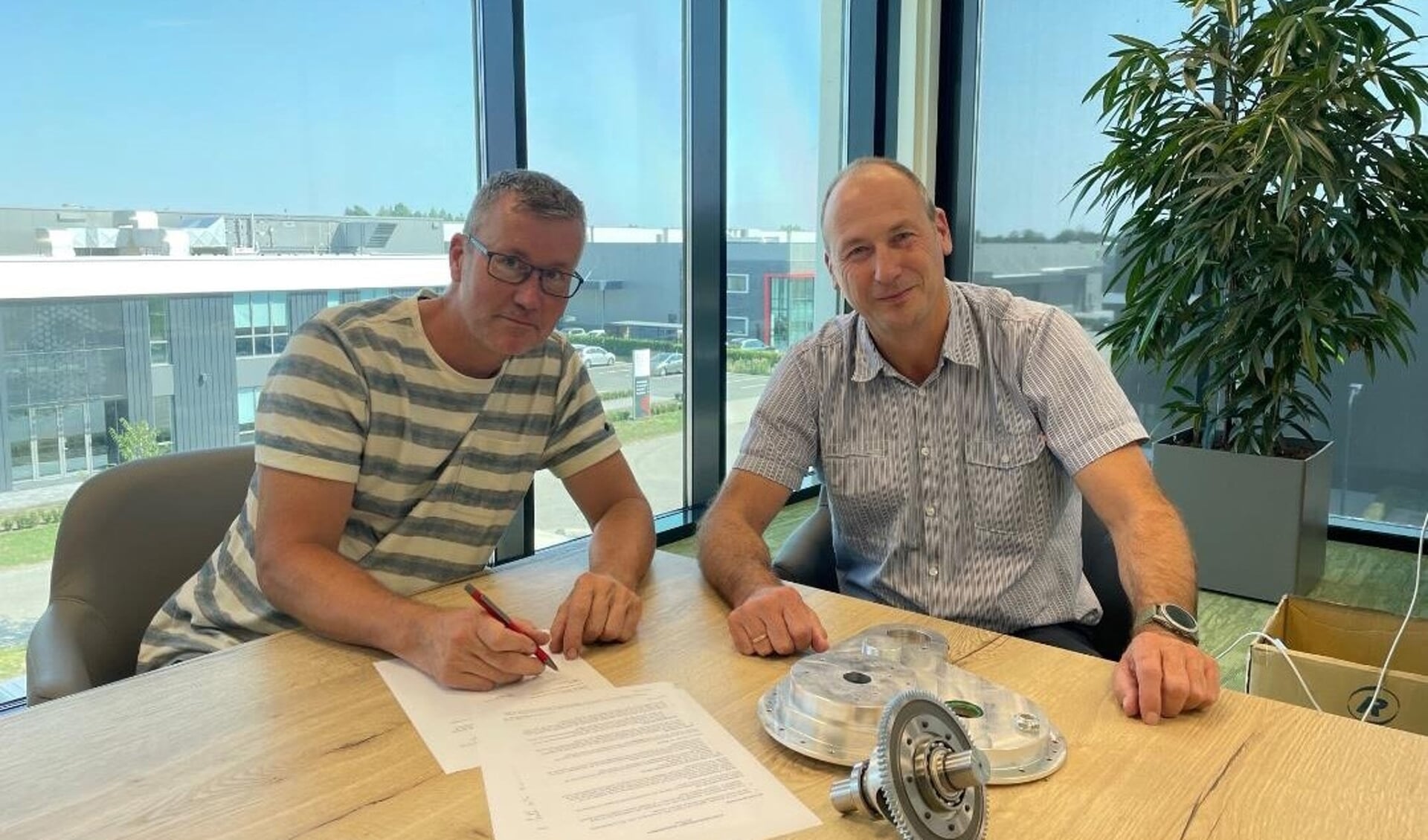 links Guido Klaasen en rechts Jan-Willem Boezel (technisch directeur Van Raam). Foto: PR