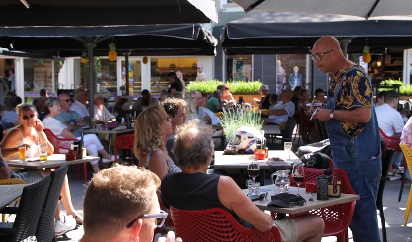 Vermaak op de terrassen. Foto: Annekée Cuppers