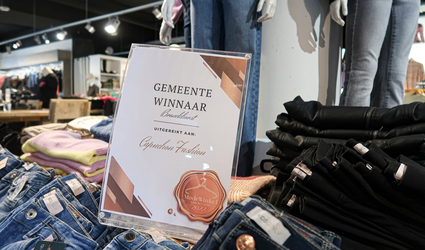 Modezaak Capuchon Fashion is gemeentewinnaar geworden in de verkiezing ‘Modewinkel van het Jaar 2022’. Foto: Luuk Stam