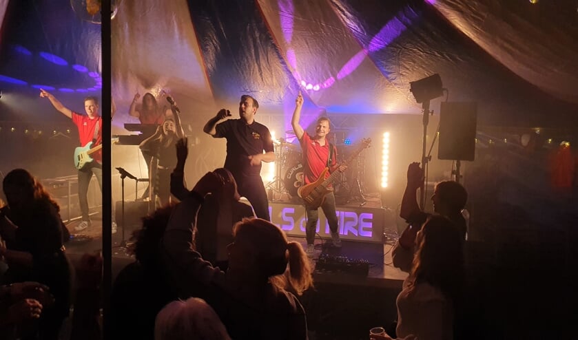 Curls on Fire brengt de sfeer er goed in. Foto: PR