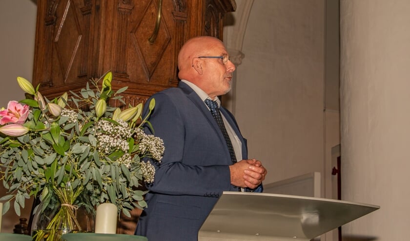 Wethouder Wilko Pelgrom spreekt de genomineerden toe van de Monumentenprijs Bronckhorst 2022 verkiezing. Foto: Liesbeth Spaansen