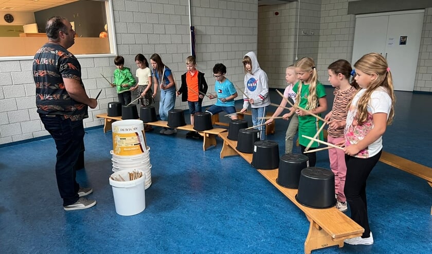 Muziekles op basisschool Rozengaardsweide. Foto: Gilbert Wientjes